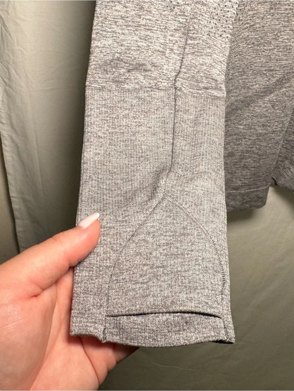 Lululemon Swiftly Tech Long Sleeve 2.0 Slate White Gray Size 8 Full Hip Length